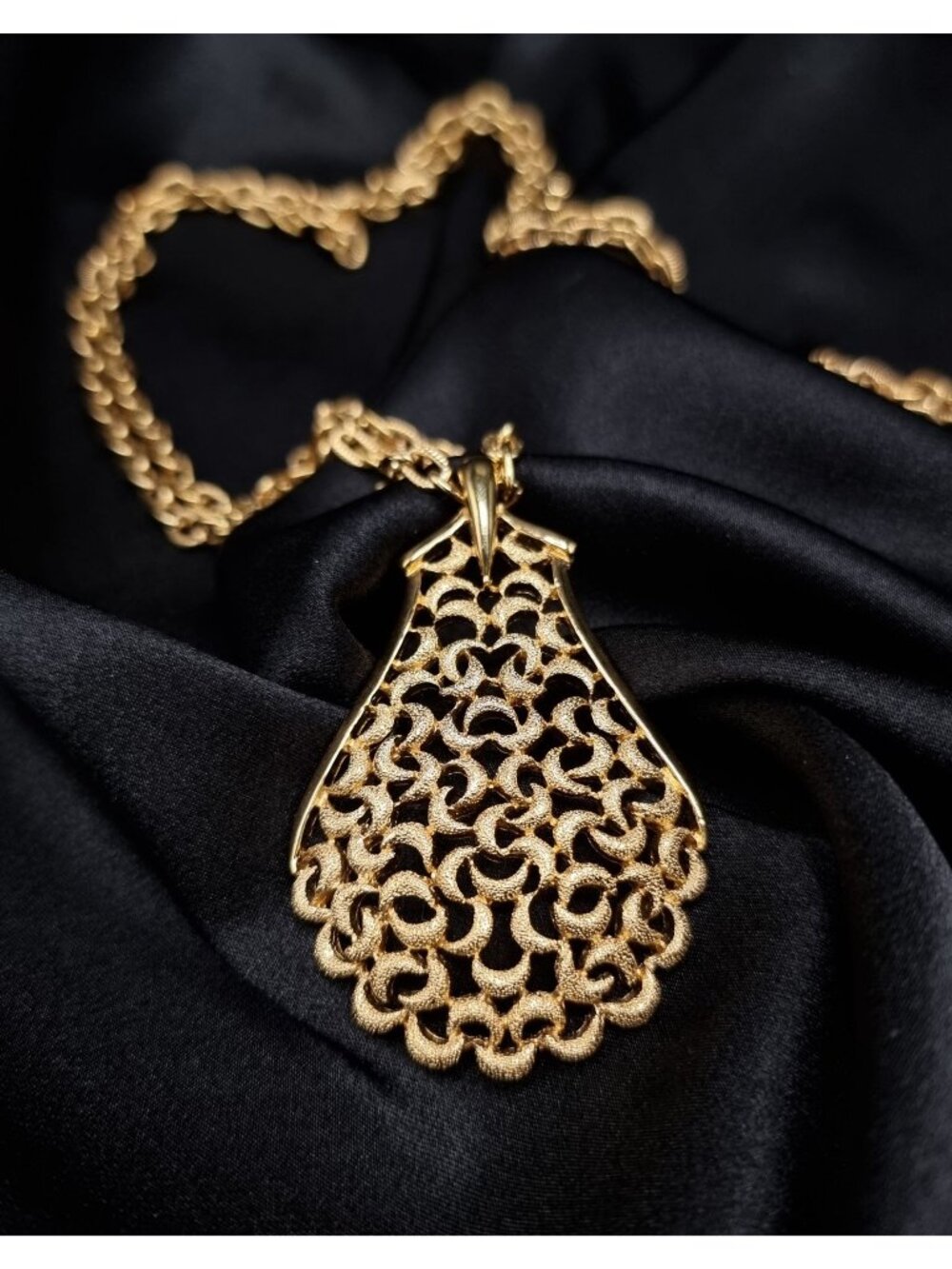 Vintage TRIFARI Signed 1960s Long Necklace With Intricate Filigree Teardrop Pend